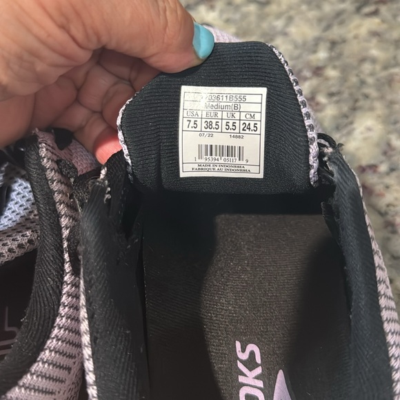 Great condition brooks sneaker for women’s - Picture 6 of 7